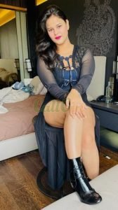 Great sex is waiting for you, Roshani Kumari, with a passionate sex fanatic.